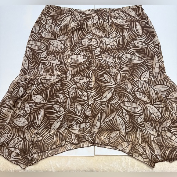 Worthington Brown and Cream Leaf Pattern Skirt Size 18 - Picture 2 of 4